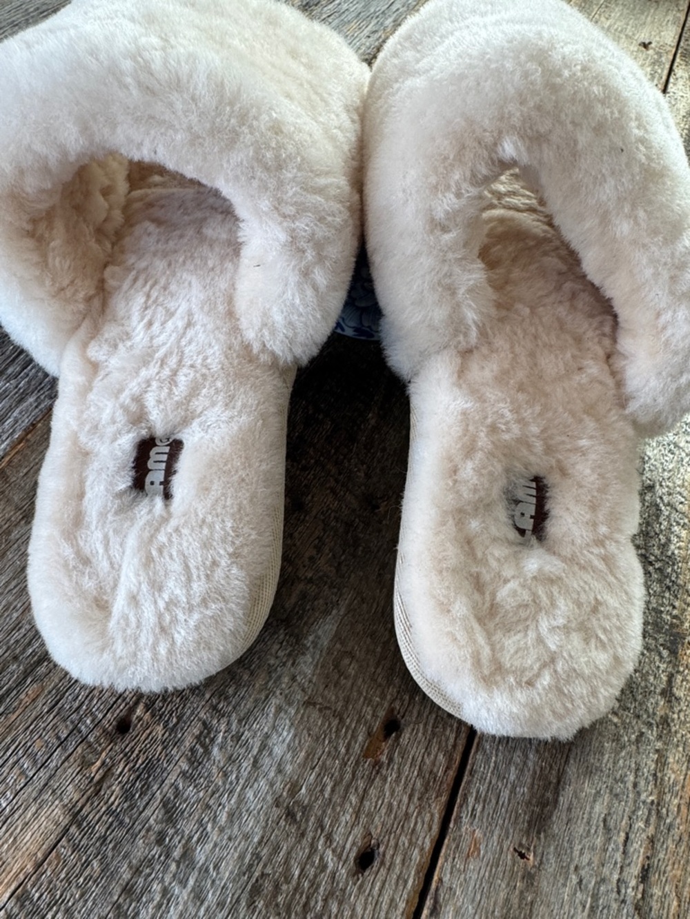 Lamo Fur Slip On Slippers Women's Size Large (7-8) - Picture 4 of 8